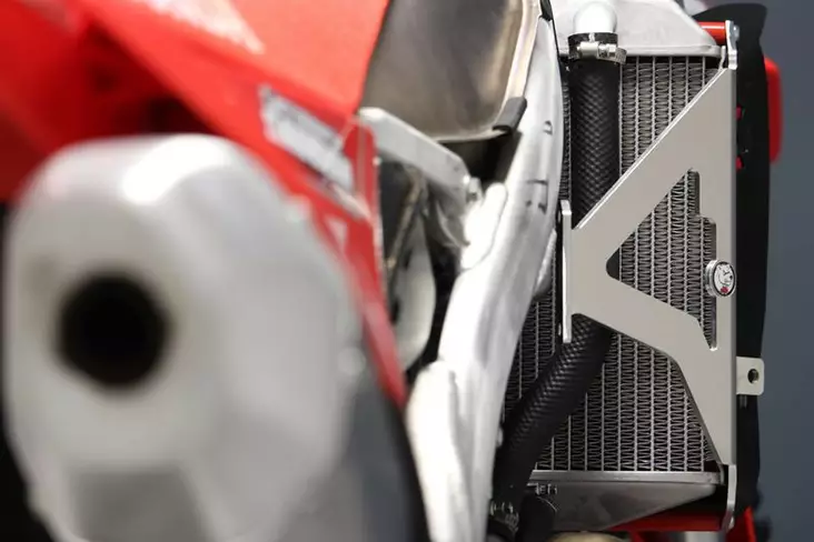 AXP Radiator Braces Red Honda CRF450R-CRF450RX 21 - Crossipyörän pohjapanssarit - 397-AX1598 - 1