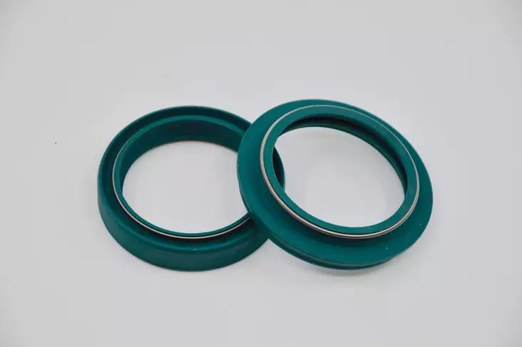 SKF Heavy Duty Etuhaarukan öljy- ja pölytiivisteet 45 mm. - MARZOCCHI - Crossipyörän öljytiivisteet - 220-G45M-HD - 1
