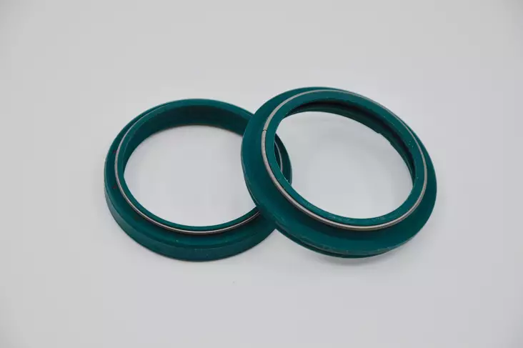 SKF Heavy Duty Etuhaarukan öljy- ja pölytiivisteet 48 mm. - KAYABA/OHLINS - Crossipyörän öljytiivisteet - 220-G48K-HD - 1